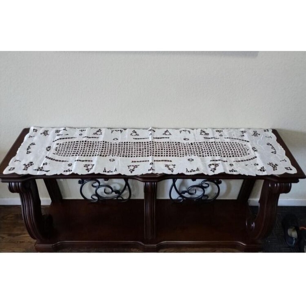 Vintage Elegant Intricate Cutwork Floral White Polyester 5ft Table Runner